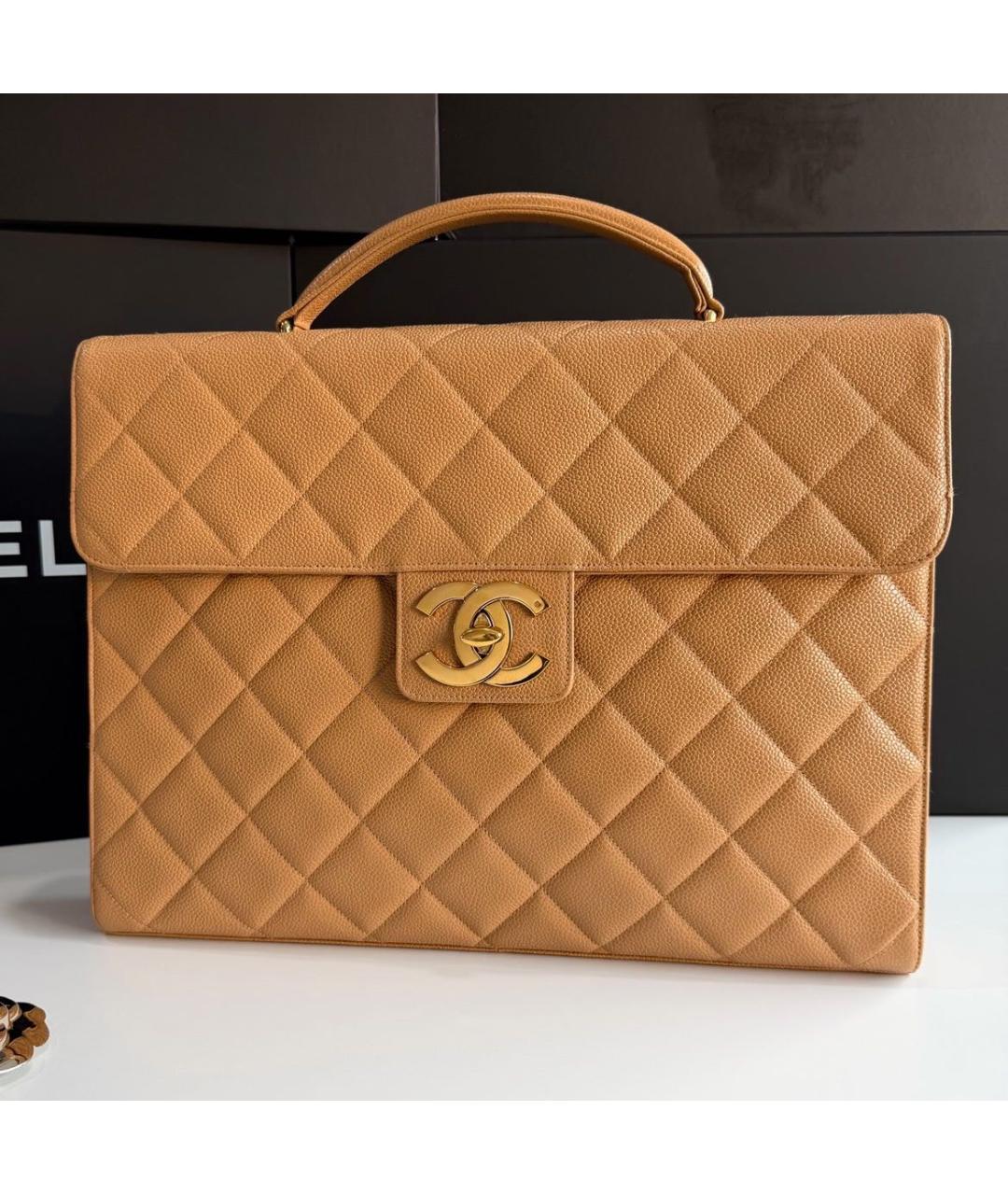 CHANEL Горчичная кожаная сумка с короткими ручками, фото 2