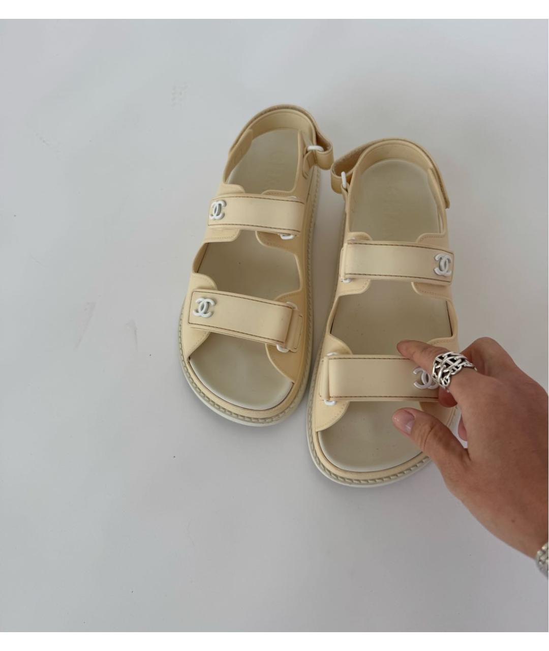 CHANEL Бежевые сандалии, фото 2