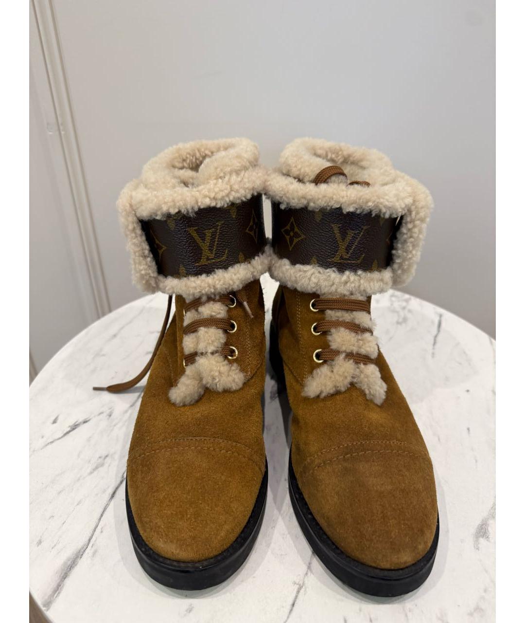 LOUIS VUITTON Коричневые замшевые ботинки, фото 3