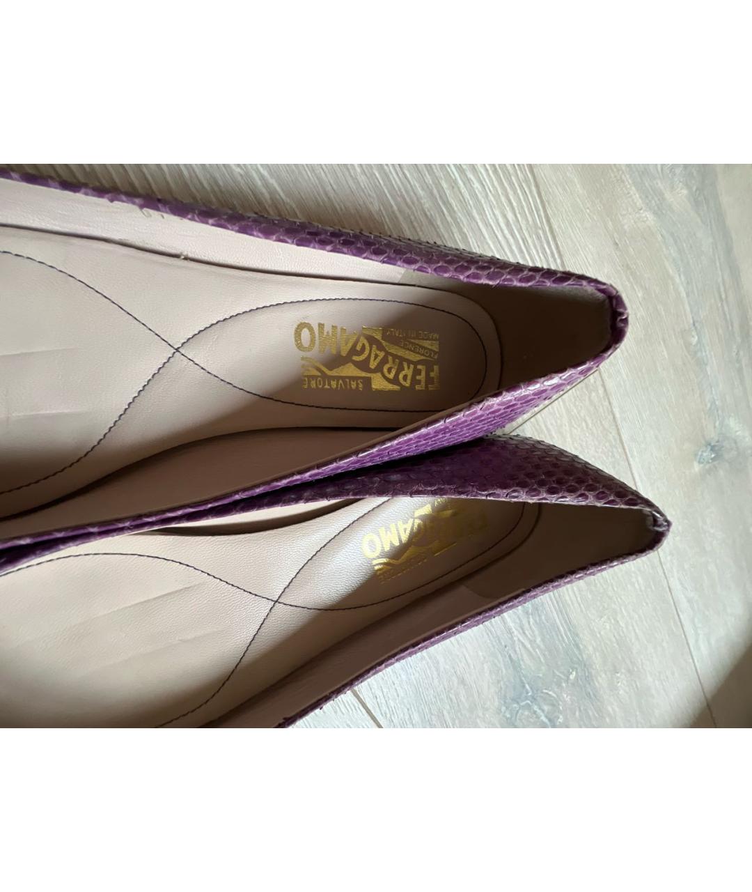 FERRAGAMO Фиолетовые балетки из экзотической кожи, фото 6