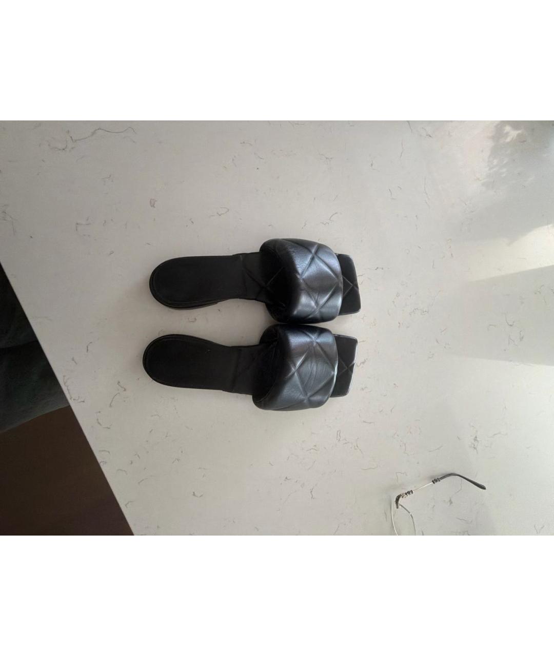 BOTTEGA VENETA Черные кожаные босоножки, фото 3