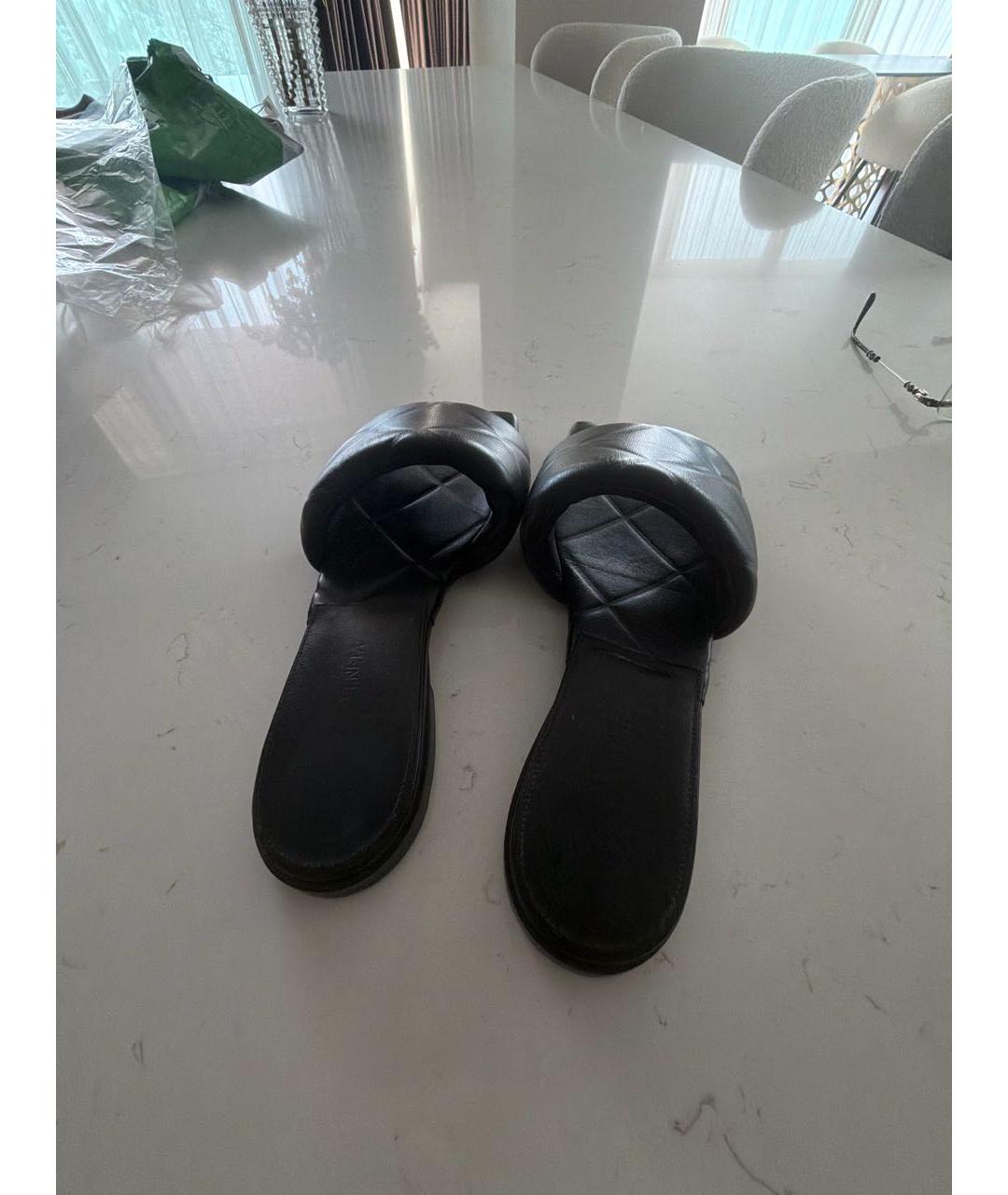 BOTTEGA VENETA Черные кожаные босоножки, фото 4