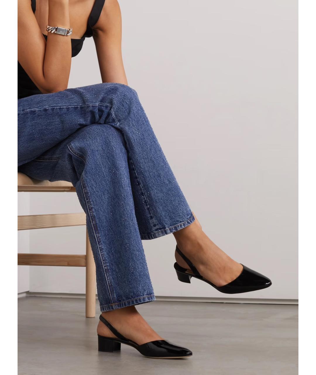 MANOLO BLAHNIK Черные лодочки на низком каблуке из лакированной кожи, фото 2