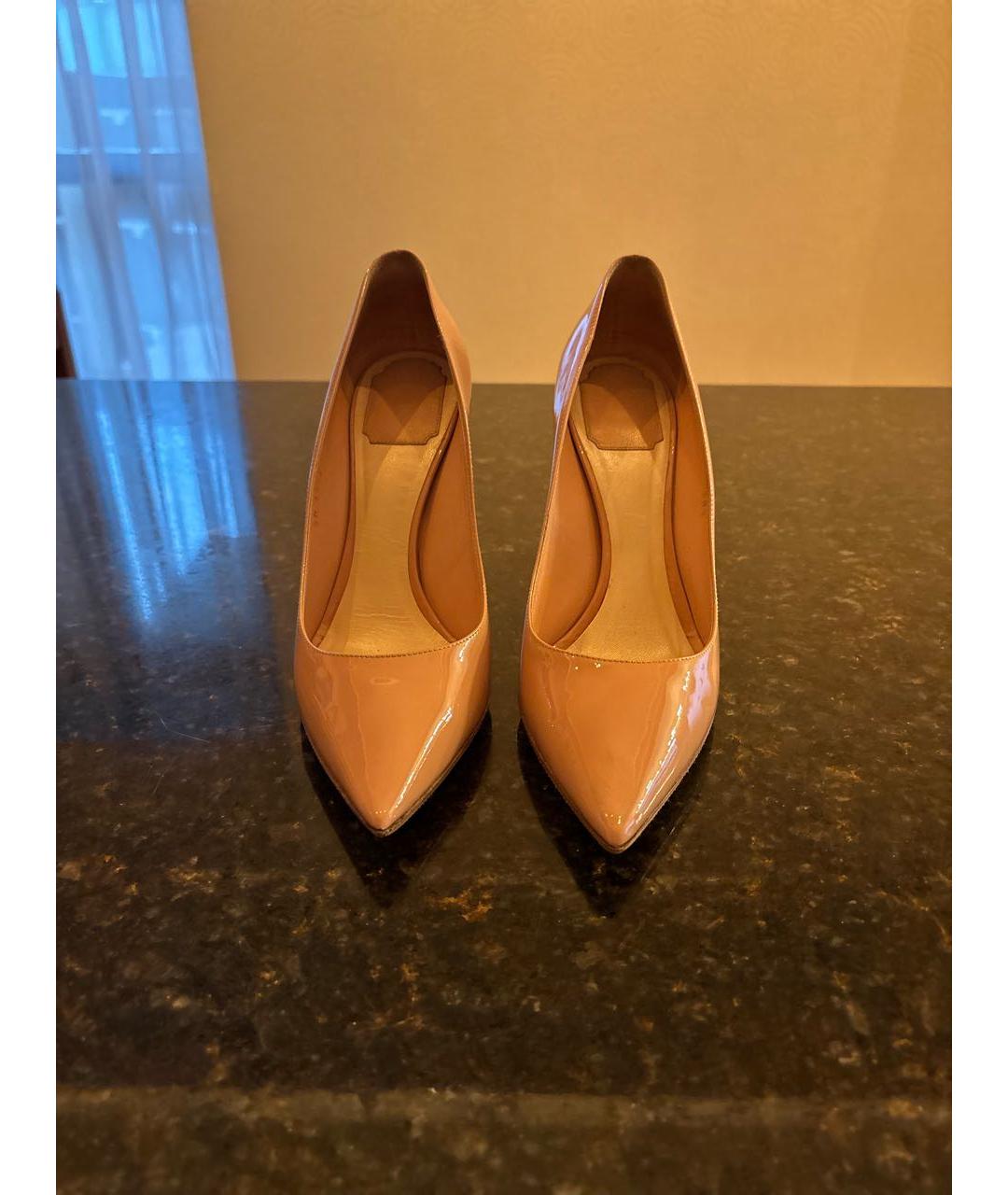 CHRISTIAN DIOR Бежевые туфли из лакированной кожи, фото 2