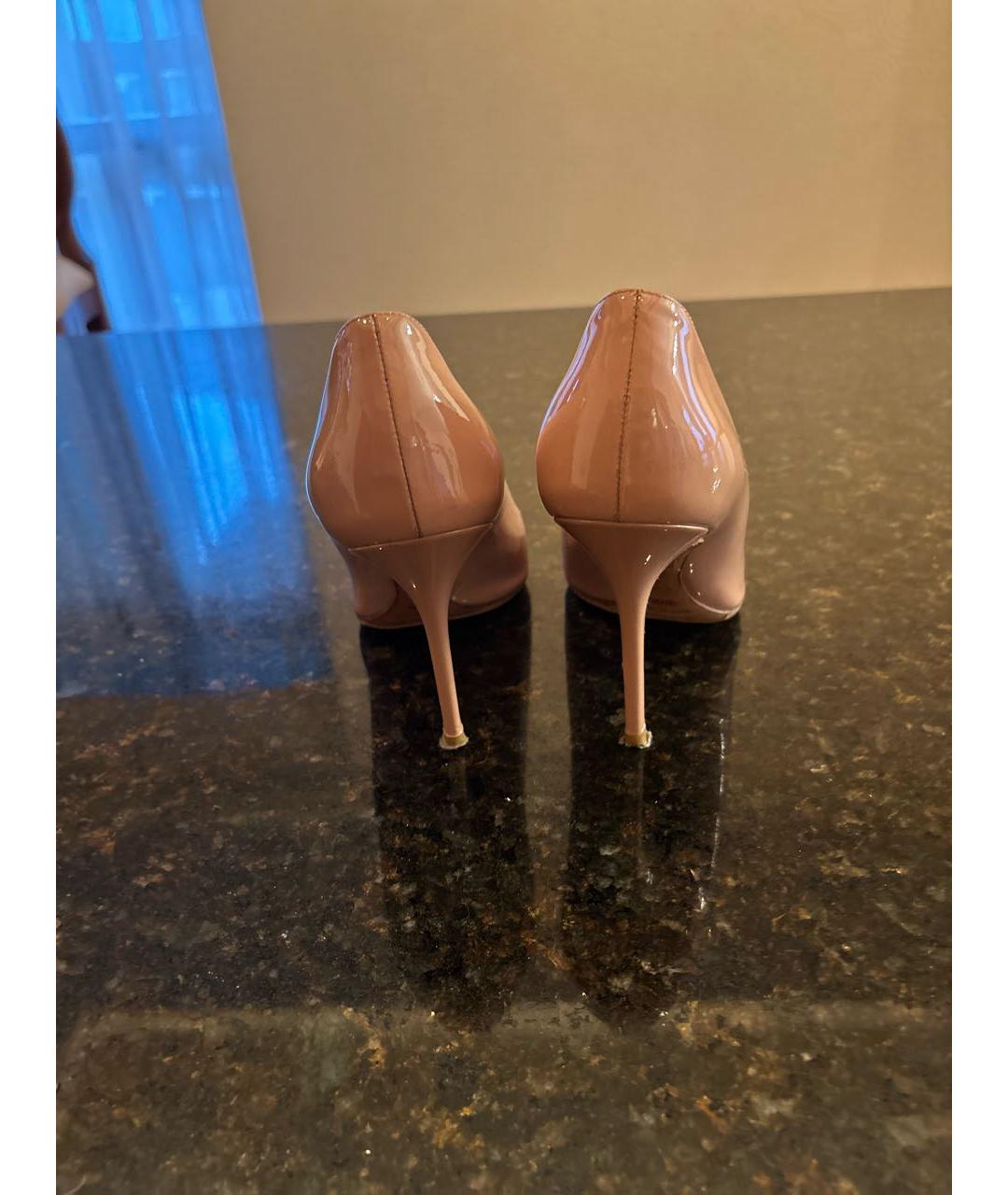 CHRISTIAN DIOR Бежевые туфли из лакированной кожи, фото 4