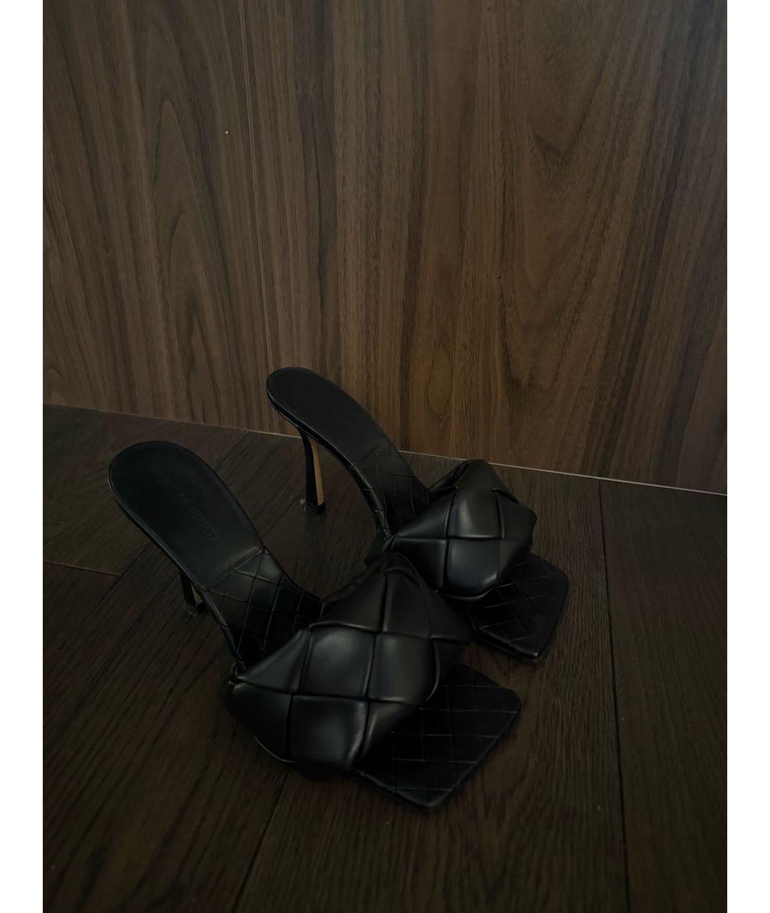 BOTTEGA VENETA Черные кожаные мюли, фото 2