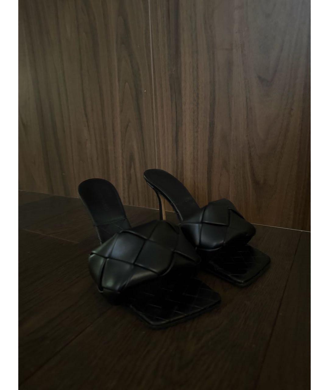 BOTTEGA VENETA Черные кожаные мюли, фото 3