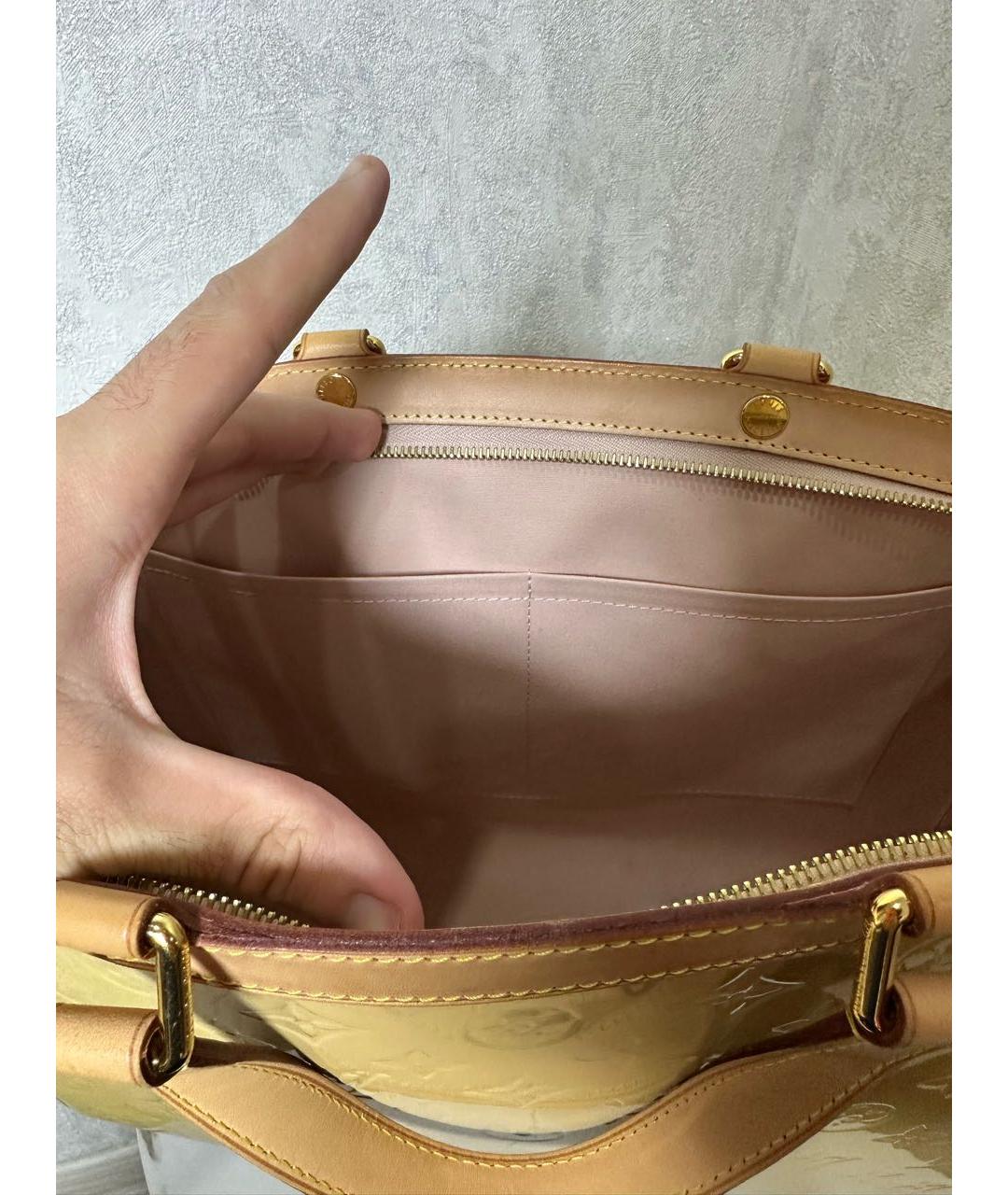 LOUIS VUITTON Золотая сумка с короткими ручками из лакированной кожи, фото 7