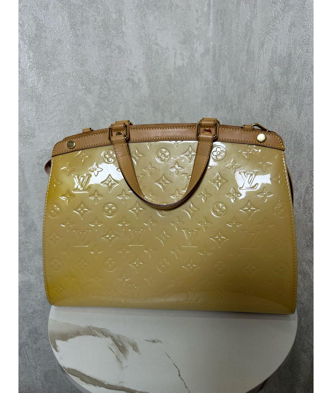 LOUIS VUITTON Золотая сумка с короткими ручками из лакированной кожи, фото 3