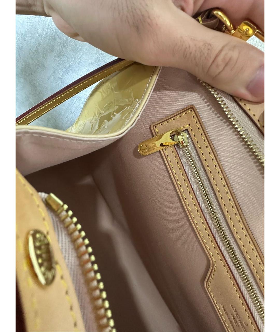 LOUIS VUITTON Золотая сумка с короткими ручками из лакированной кожи, фото 6