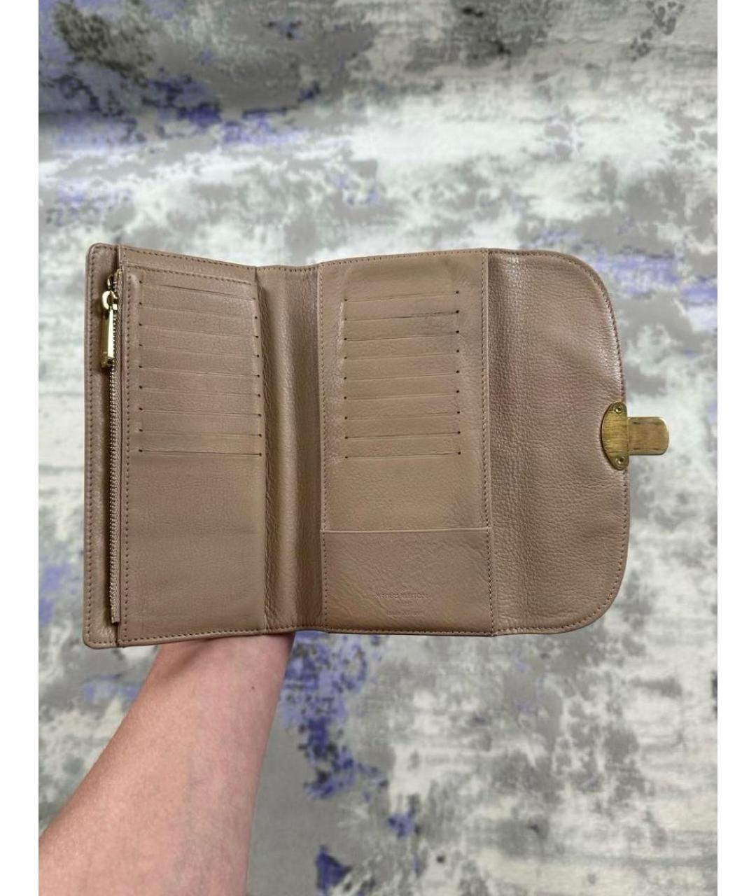 LOUIS VUITTON Бежевый кожаный кошелек, фото 3