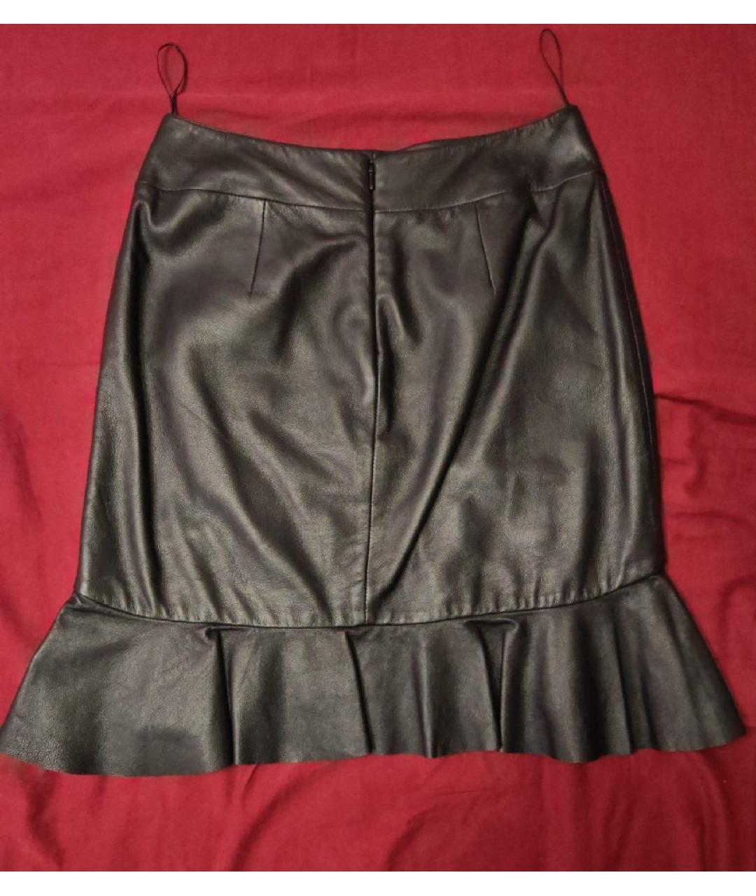 ALEXANDER MCQUEEN Черная кожаная юбка мини, фото 2