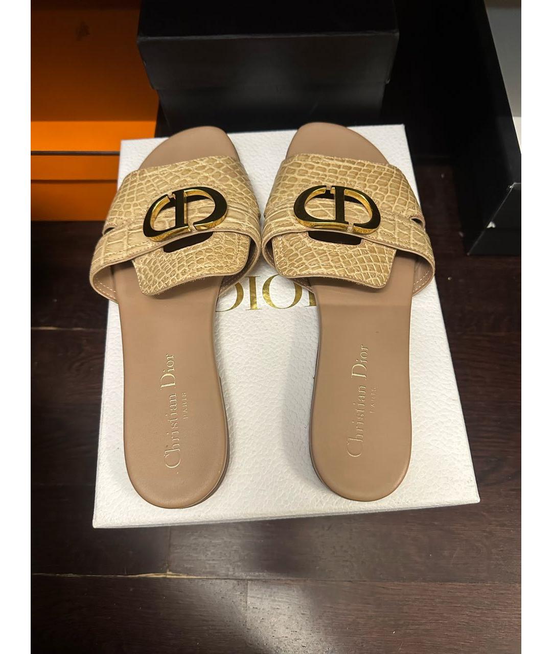 CHRISTIAN DIOR Бежевые шлепанцы из экзотической кожи, фото 3