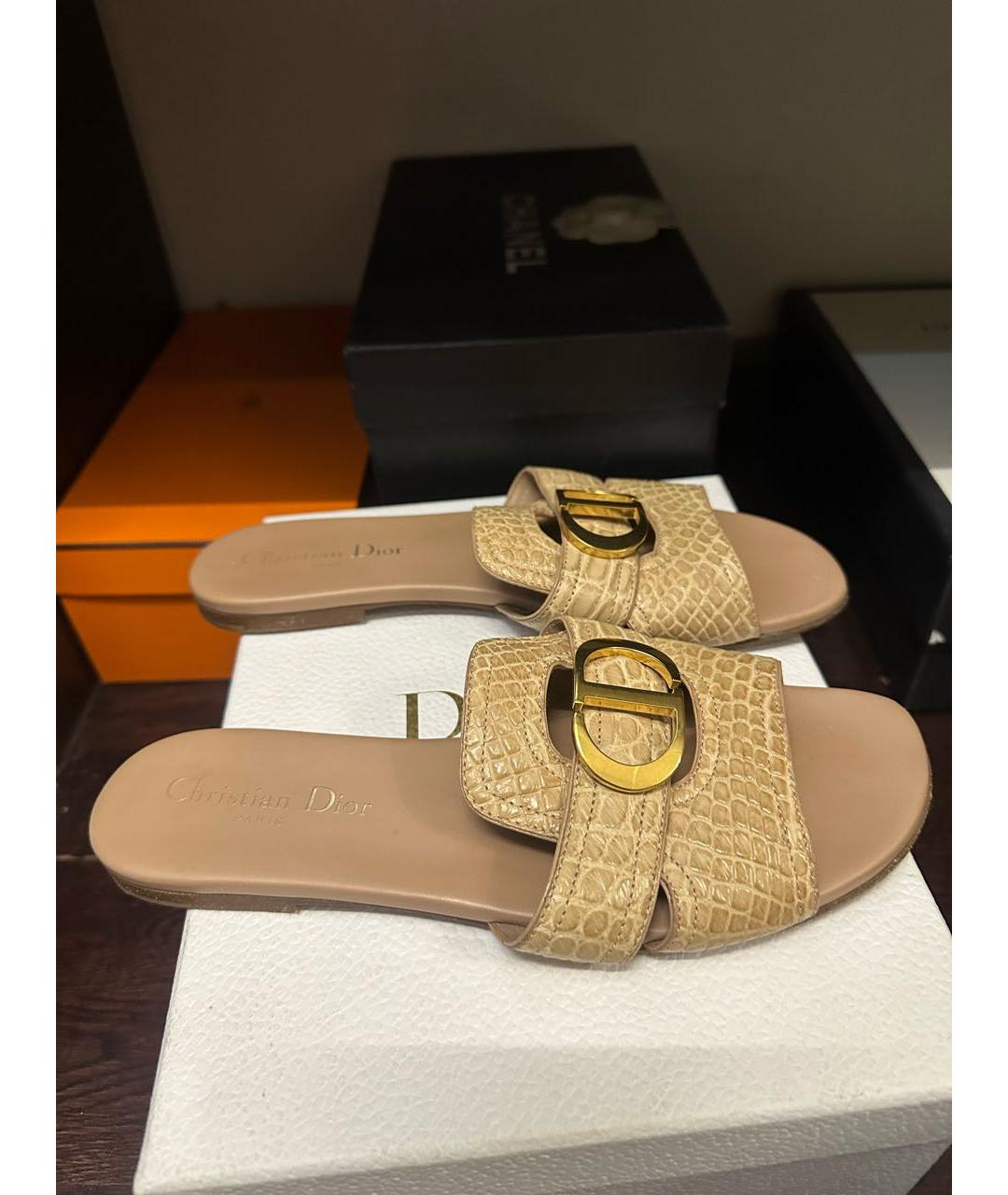 CHRISTIAN DIOR Бежевые шлепанцы из экзотической кожи, фото 6