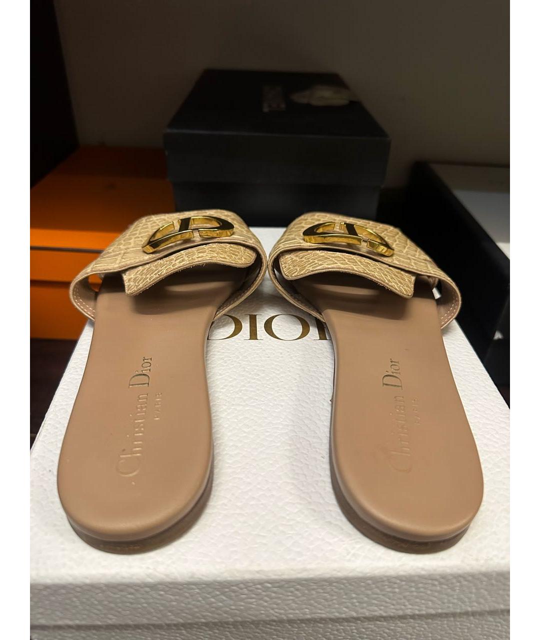 CHRISTIAN DIOR Бежевые шлепанцы из экзотической кожи, фото 4