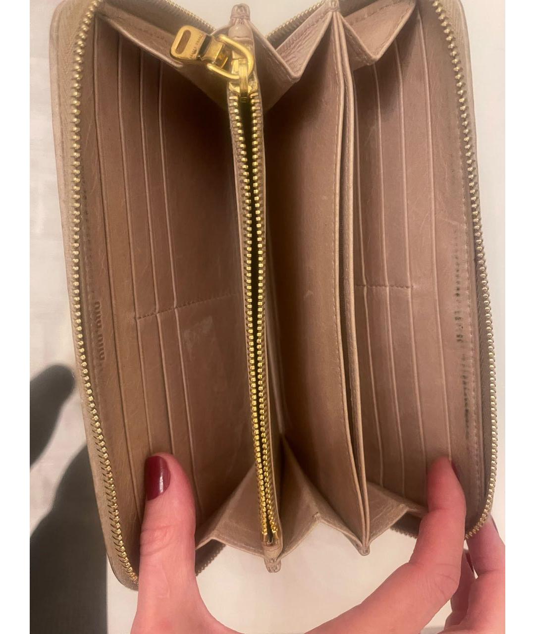 MIU MIU Бежевый кожаный кошелек, фото 3