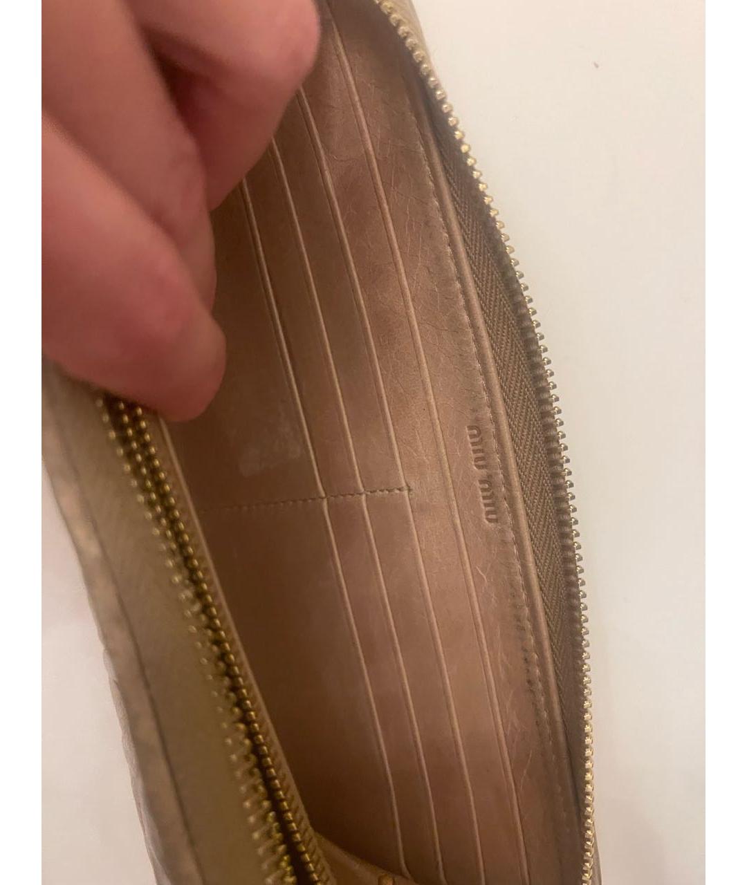MIU MIU Бежевый кожаный кошелек, фото 4