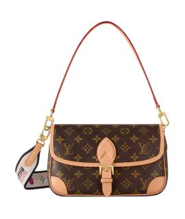 LOUIS VUITTON Сумка через плечо