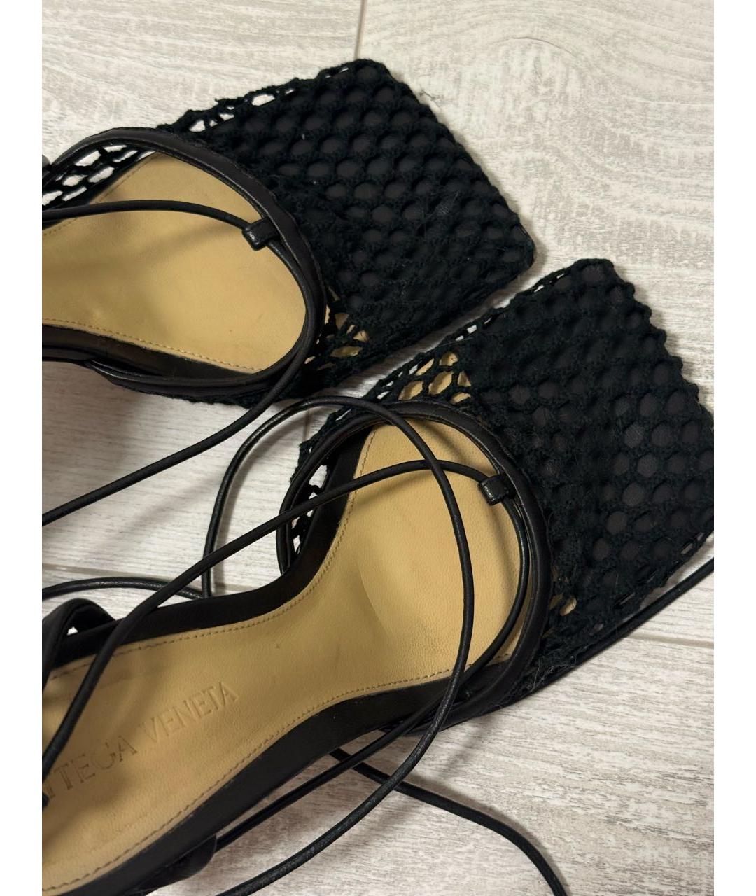 BOTTEGA VENETA Черные кожаные босоножки, фото 5