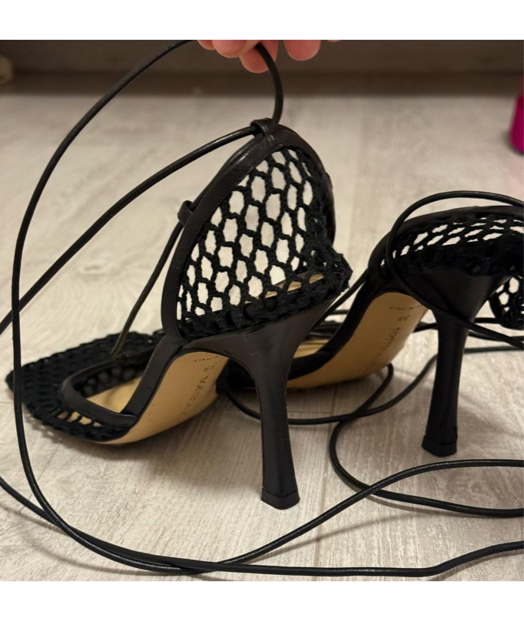 BOTTEGA VENETA Черные кожаные босоножки, фото 4