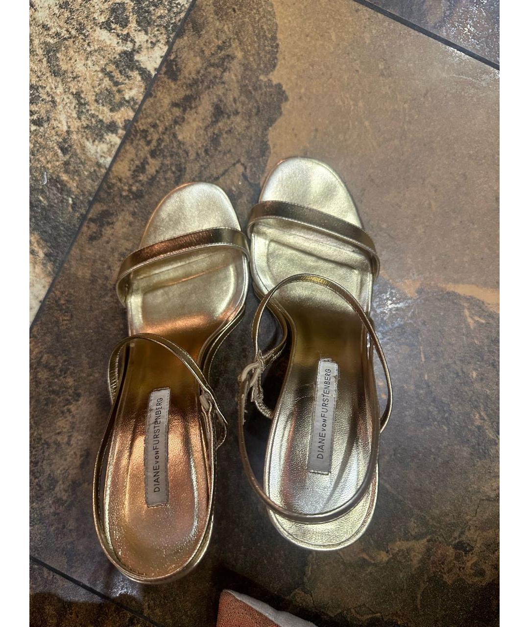 DIANE VON FURSTENBERG Золотые кожаные босоножки, фото 3