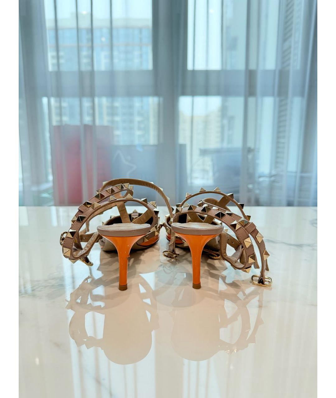 VALENTINO Оранжевое босоножки из лакированной кожи, фото 4