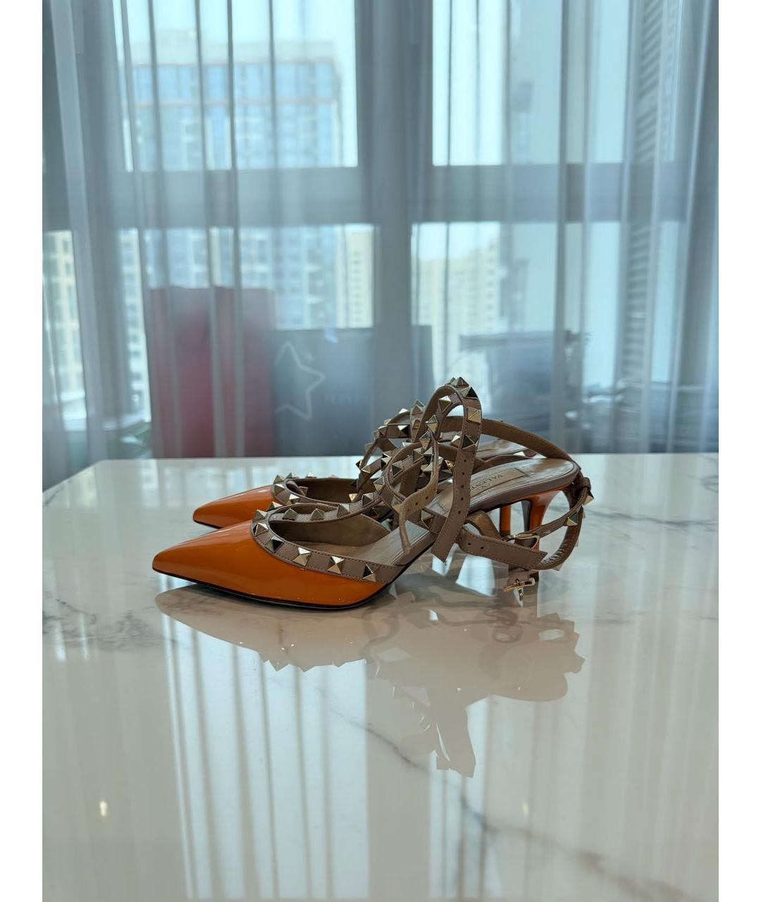 VALENTINO Оранжевое босоножки из лакированной кожи, фото 5