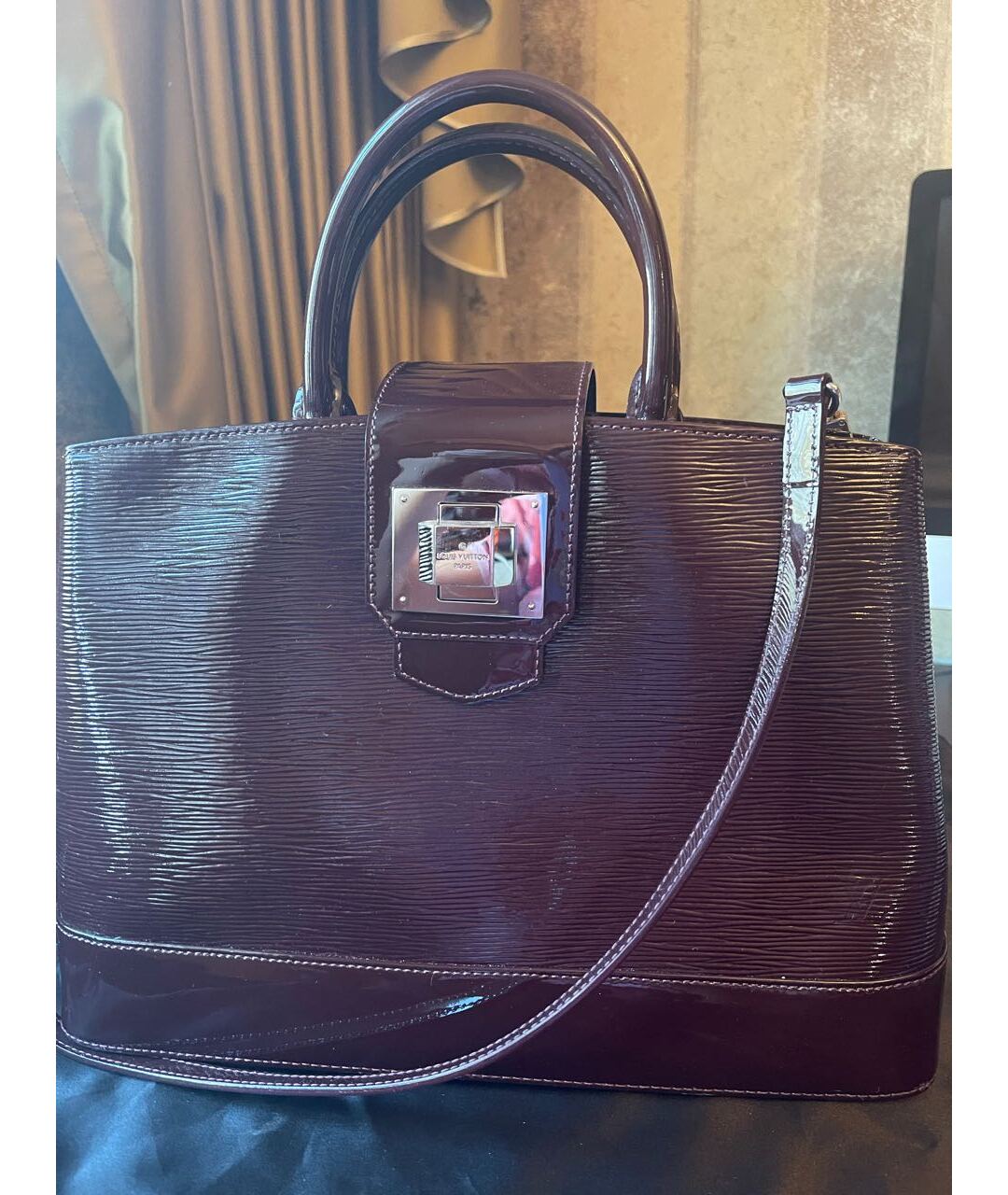 LOUIS VUITTON Бордовая сумка тоут из лакированной кожи, фото 7