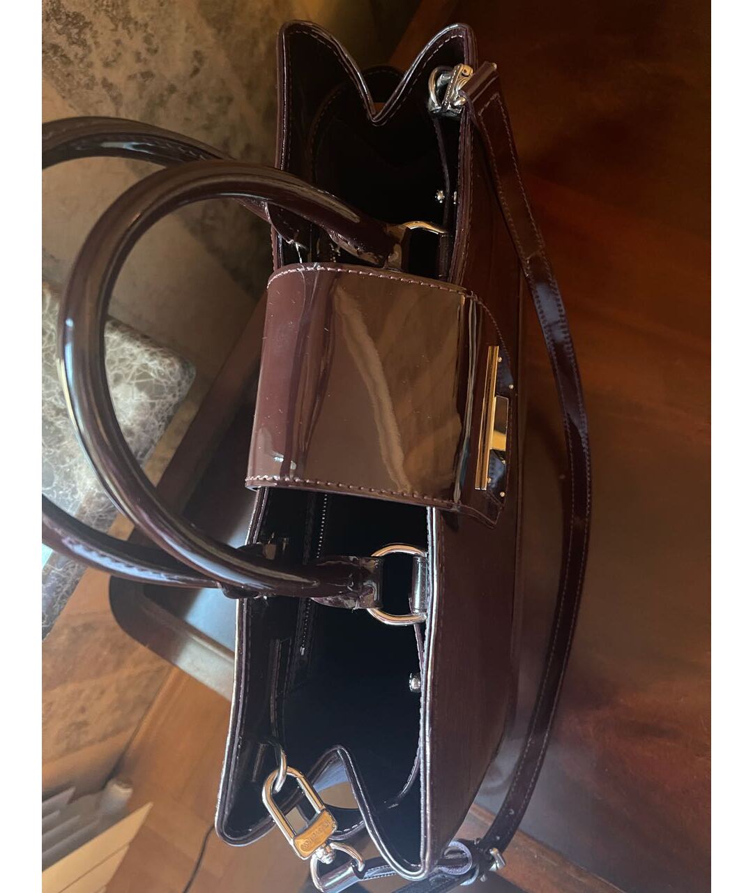 LOUIS VUITTON Бордовая сумка тоут из лакированной кожи, фото 4
