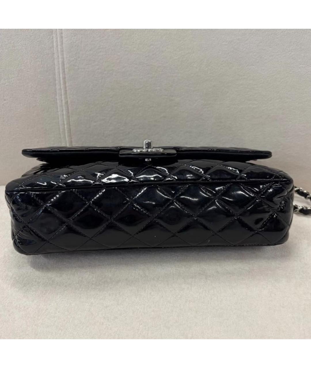 CHANEL Черная сумка через плечо из лакированной кожи, фото 6
