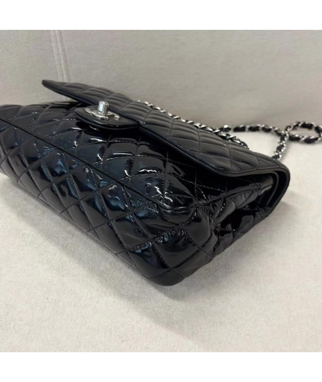 CHANEL Черная сумка через плечо из лакированной кожи, фото 5