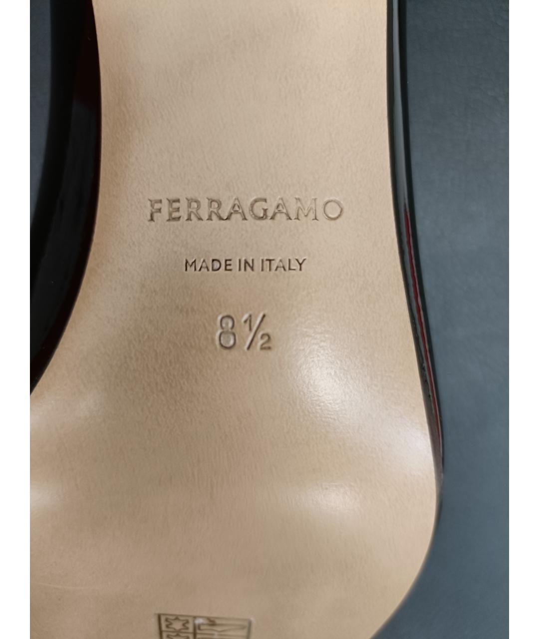 FERRAGAMO Черные лодочки на низком каблуке из лакированной кожи, фото 5