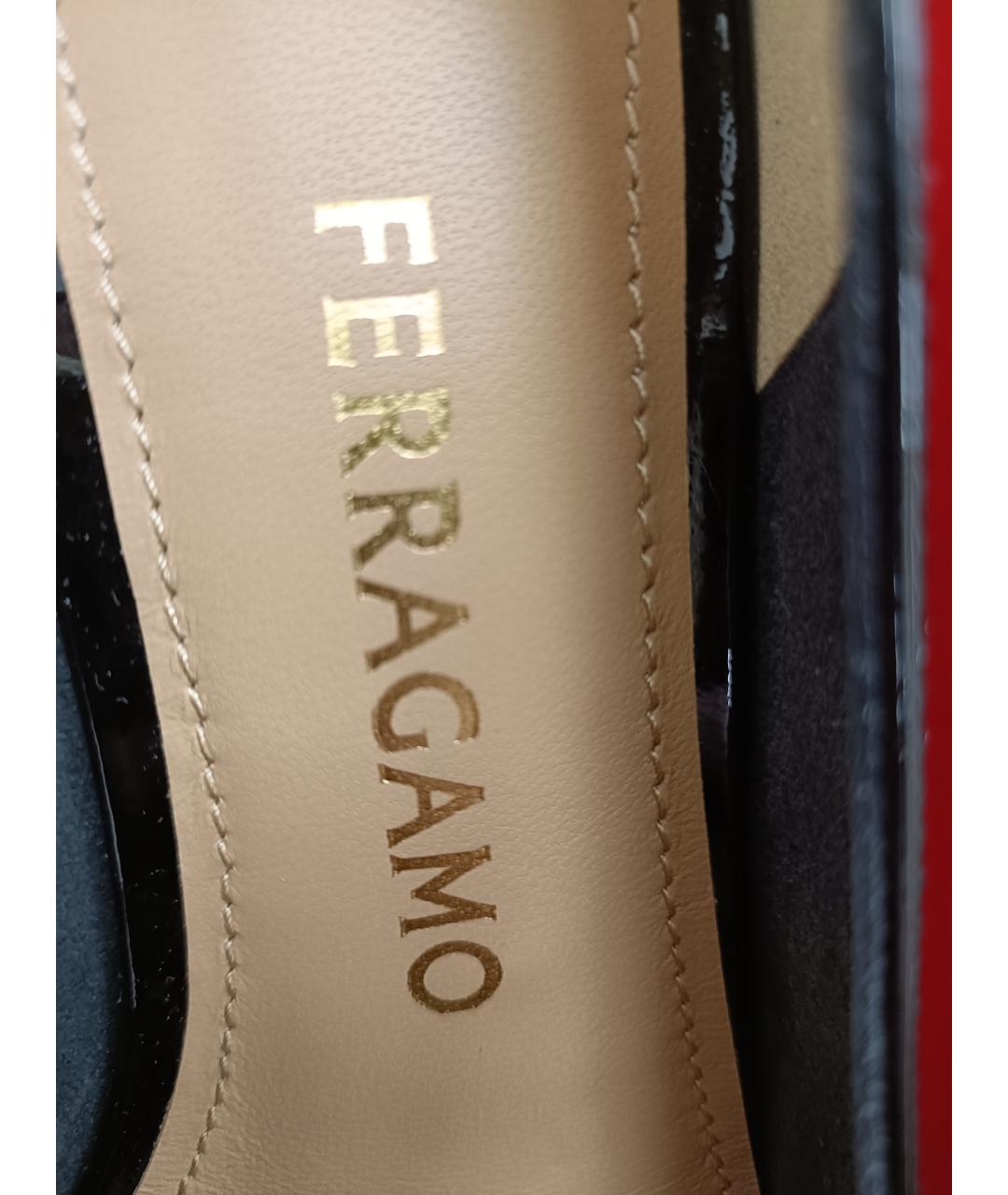 FERRAGAMO Черные лодочки на низком каблуке из лакированной кожи, фото 4