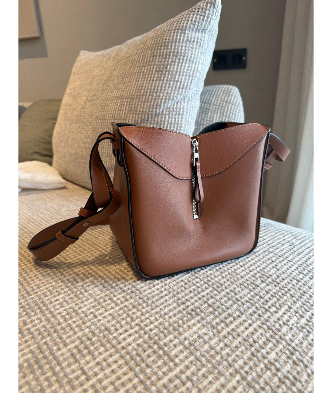 LOEWE Коричневая кожаная сумка с короткими ручками, фото 3