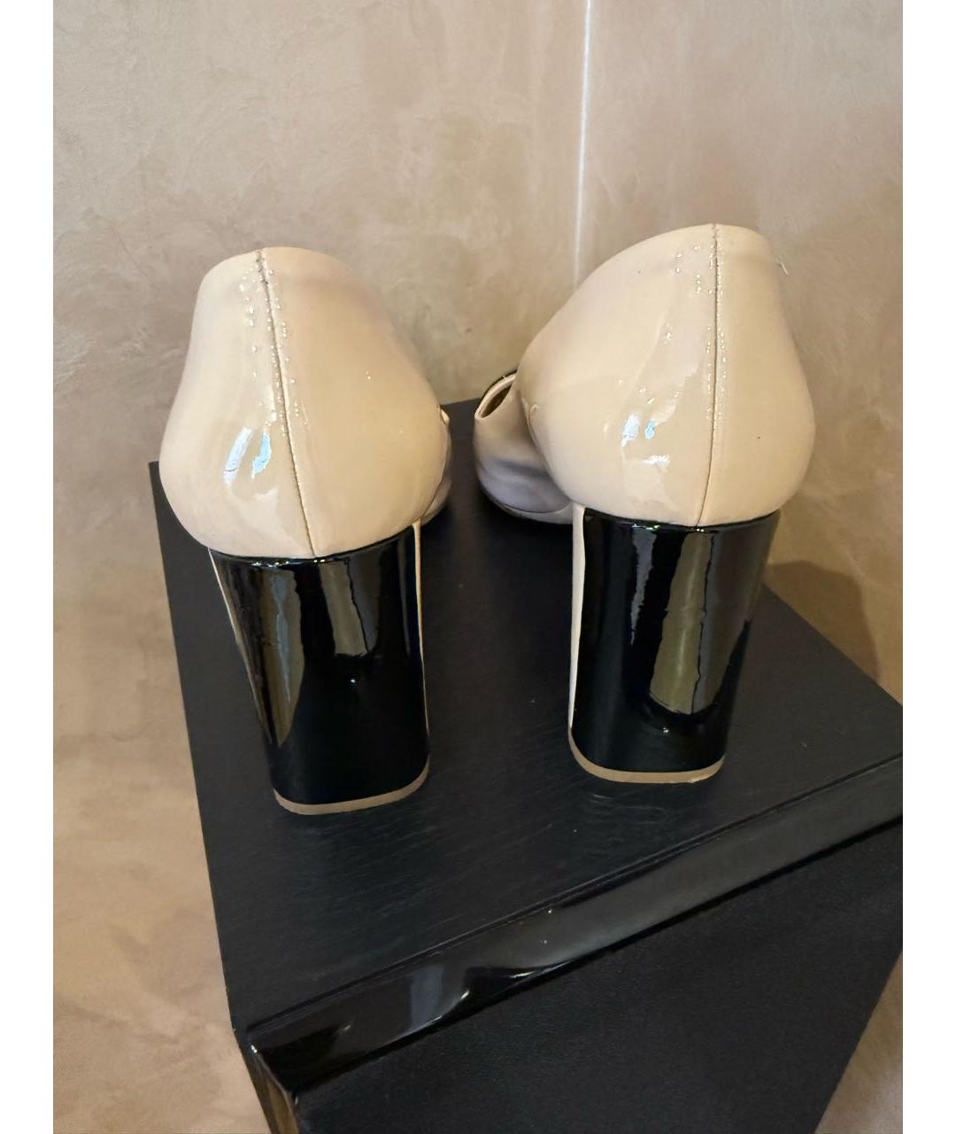 MIU MIU Бежевые туфли из лакированной кожи, фото 3