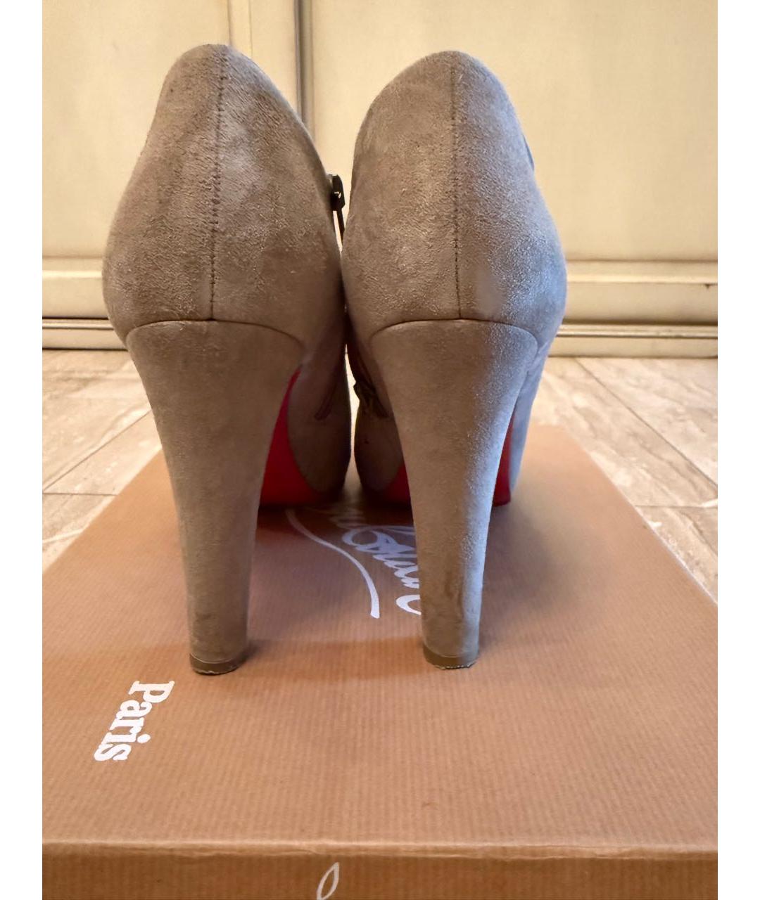 CHRISTIAN LOUBOUTIN Бежевые замшевые ботильоны, фото 4