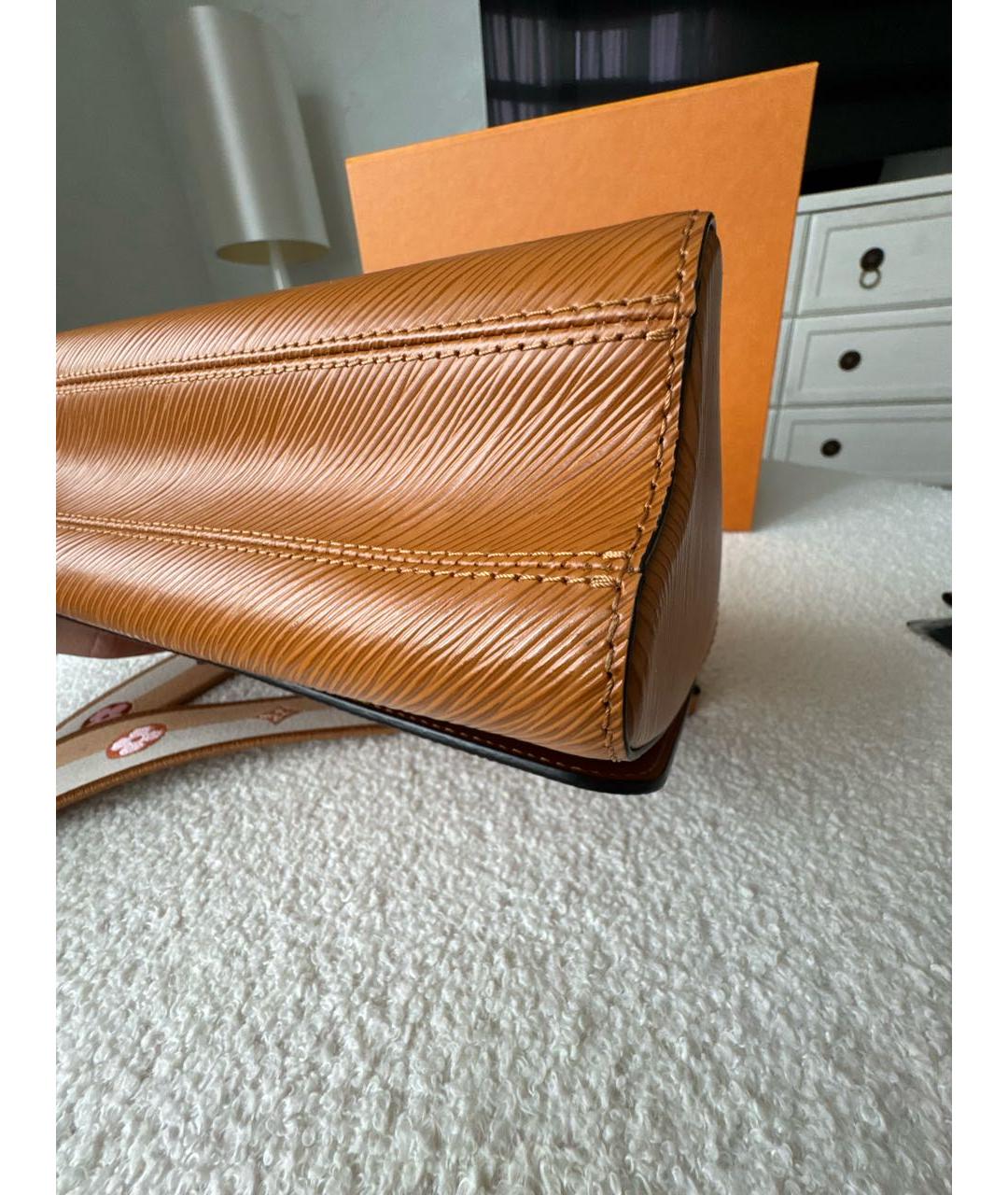 LOUIS VUITTON Коричневая кожаная сумка с короткими ручками, фото 6