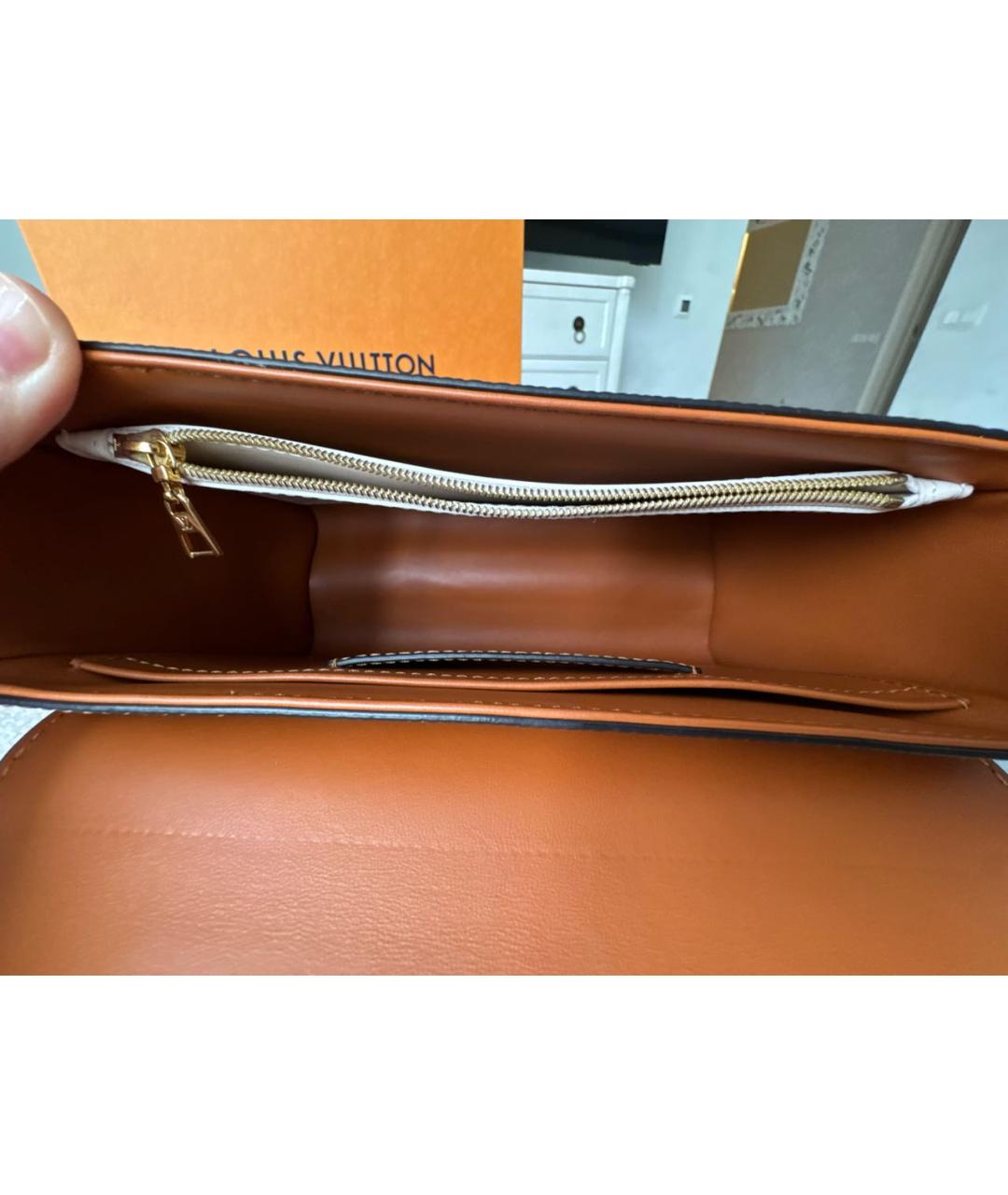 LOUIS VUITTON Коричневая кожаная сумка с короткими ручками, фото 4