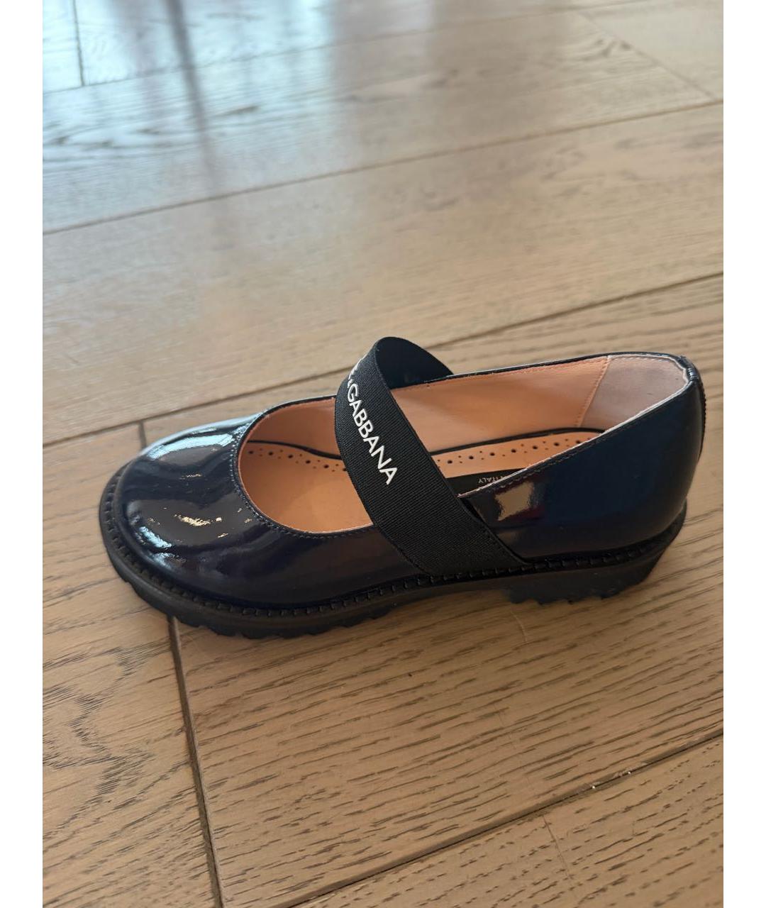 DOLCE & GABBANA KIDS Темно-синие балетки из лакированной кожи, фото 5