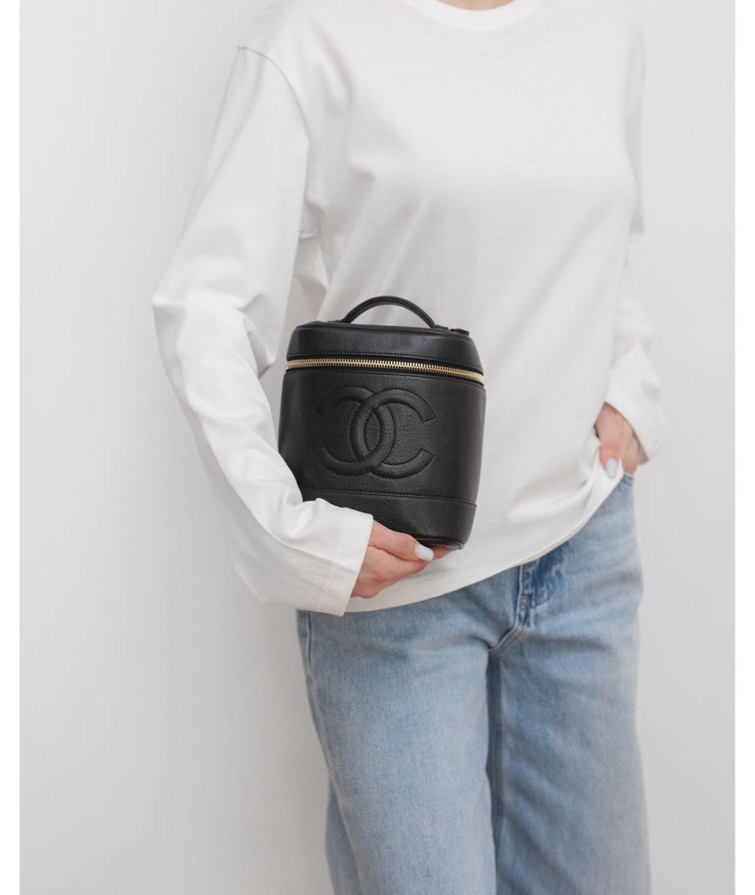 CHANEL Черная кожаная сумка с короткими ручками, фото 2