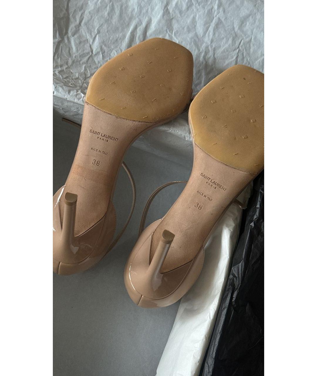 SAINT LAURENT Бежевые босоножки из лакированной кожи, фото 5
