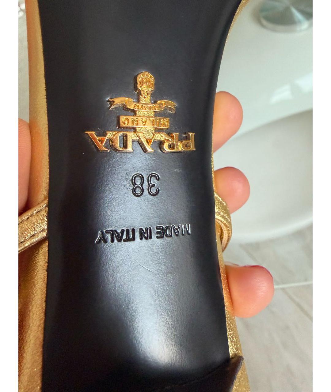 PRADA Золотые кожаные босоножки, фото 5