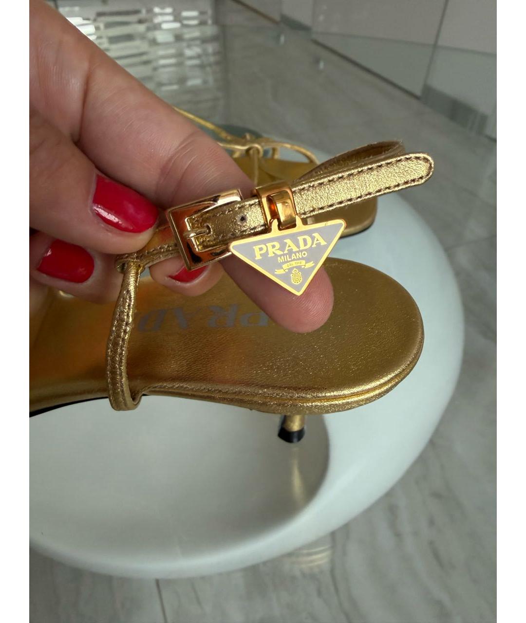 PRADA Золотые кожаные босоножки, фото 6