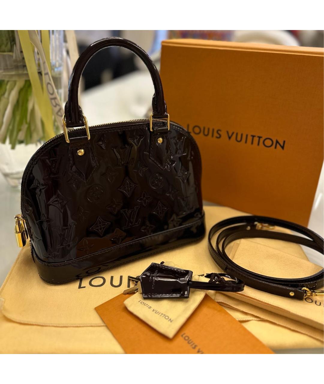 LOUIS VUITTON Бордовая сумка с короткими ручками из лакированной кожи, фото 2