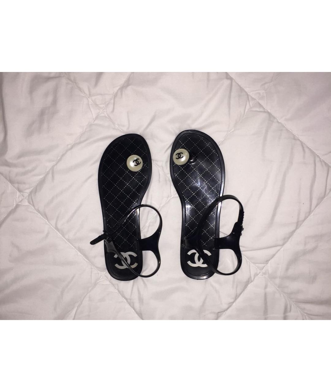 CHANEL Черные резиновые сандалии, фото 2