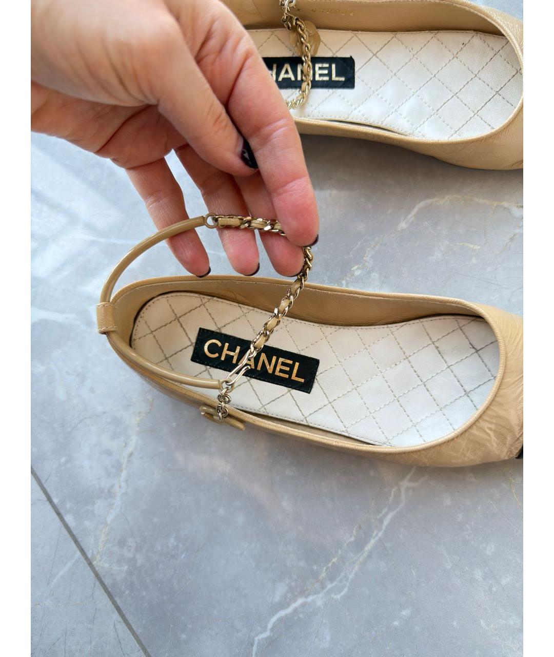 CHANEL Бежевые кожаные балетки, фото 3