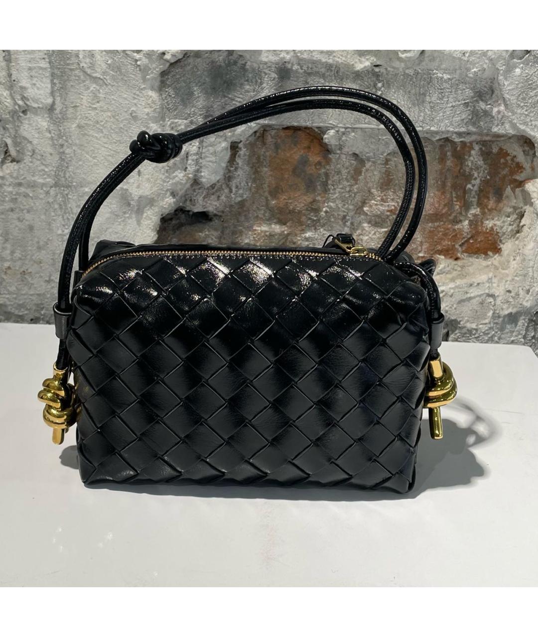 BOTTEGA VENETA Черная сумка через плечо из лакированной кожи, фото 2