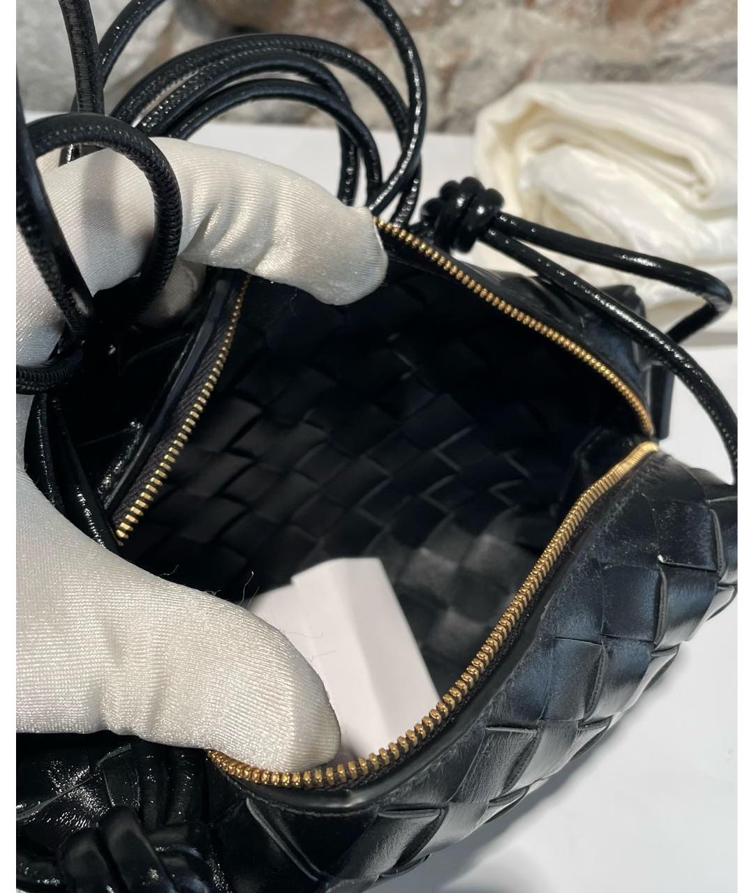 BOTTEGA VENETA Черная сумка через плечо из лакированной кожи, фото 5