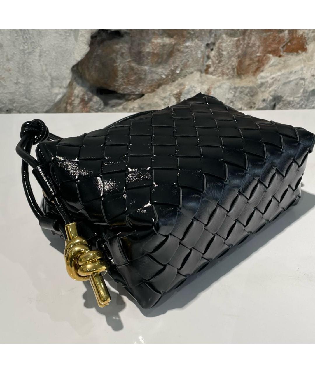 BOTTEGA VENETA Черная сумка через плечо из лакированной кожи, фото 6