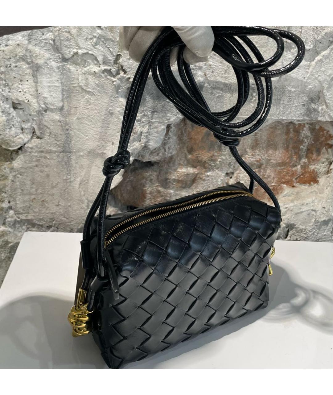 BOTTEGA VENETA Черная сумка через плечо из лакированной кожи, фото 8